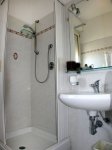 Camera Matrimoniale Bagno con doccia