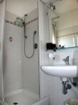 Doppelzimmer Badezimmer mit Dusche