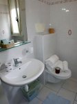 Doppelzimmer Badezimmer mit Badewanne