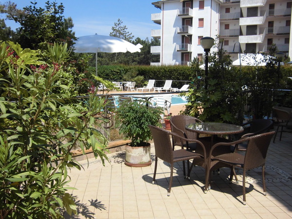 Relax Area and pool